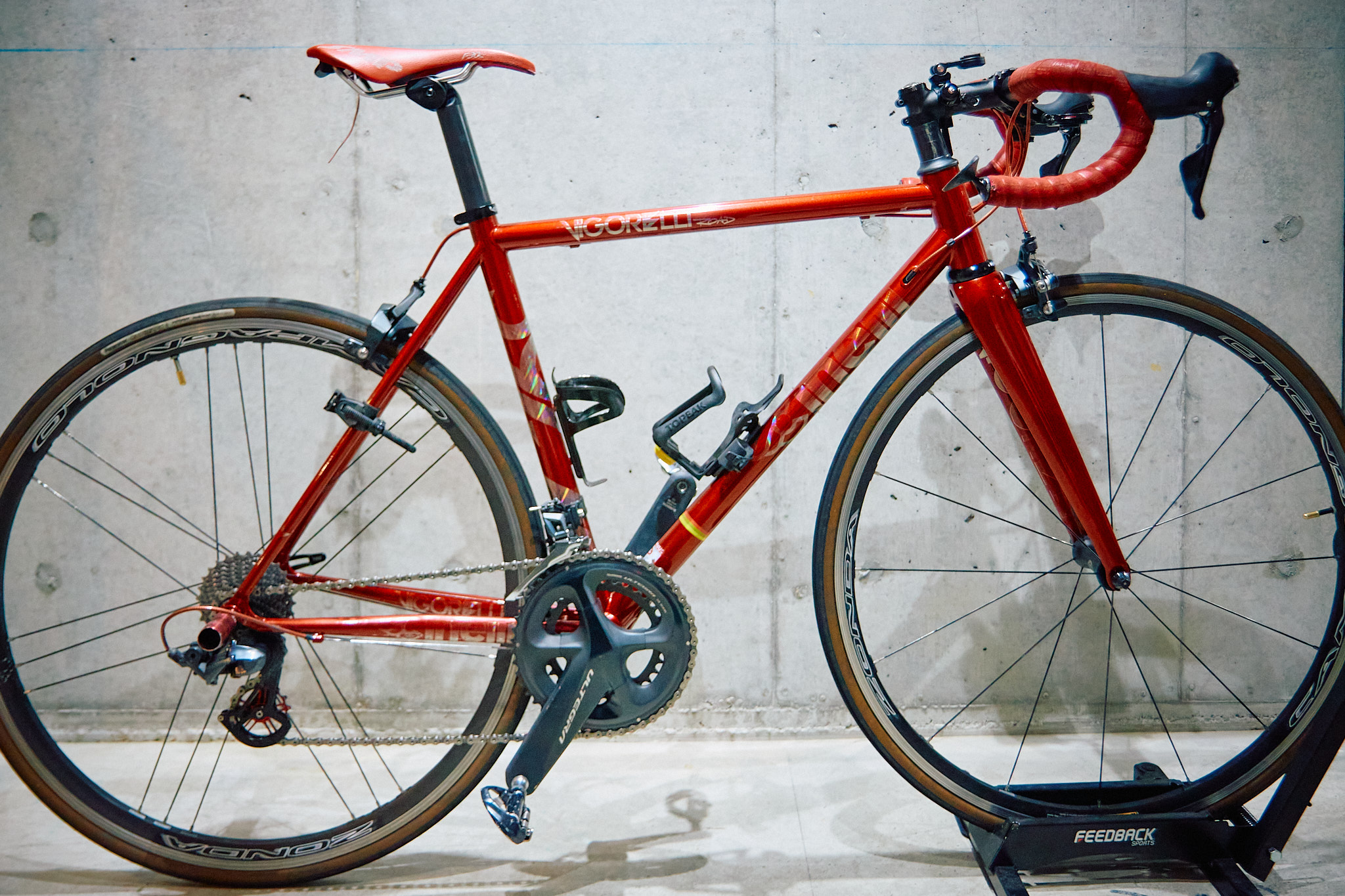 真っ赤なクロモリフレームが圧倒的な存在感のCinelli！ - SENSHA 