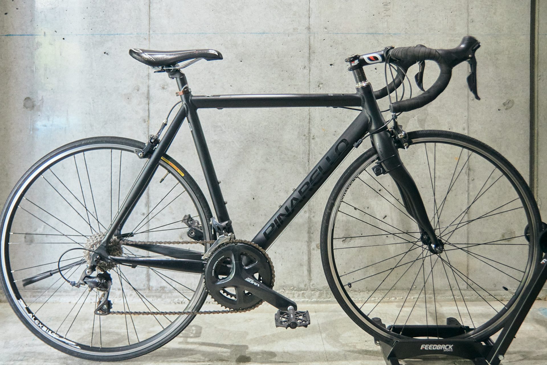 クールで洗練されたマットブラックのPINARELLO PRIMA が入庫 