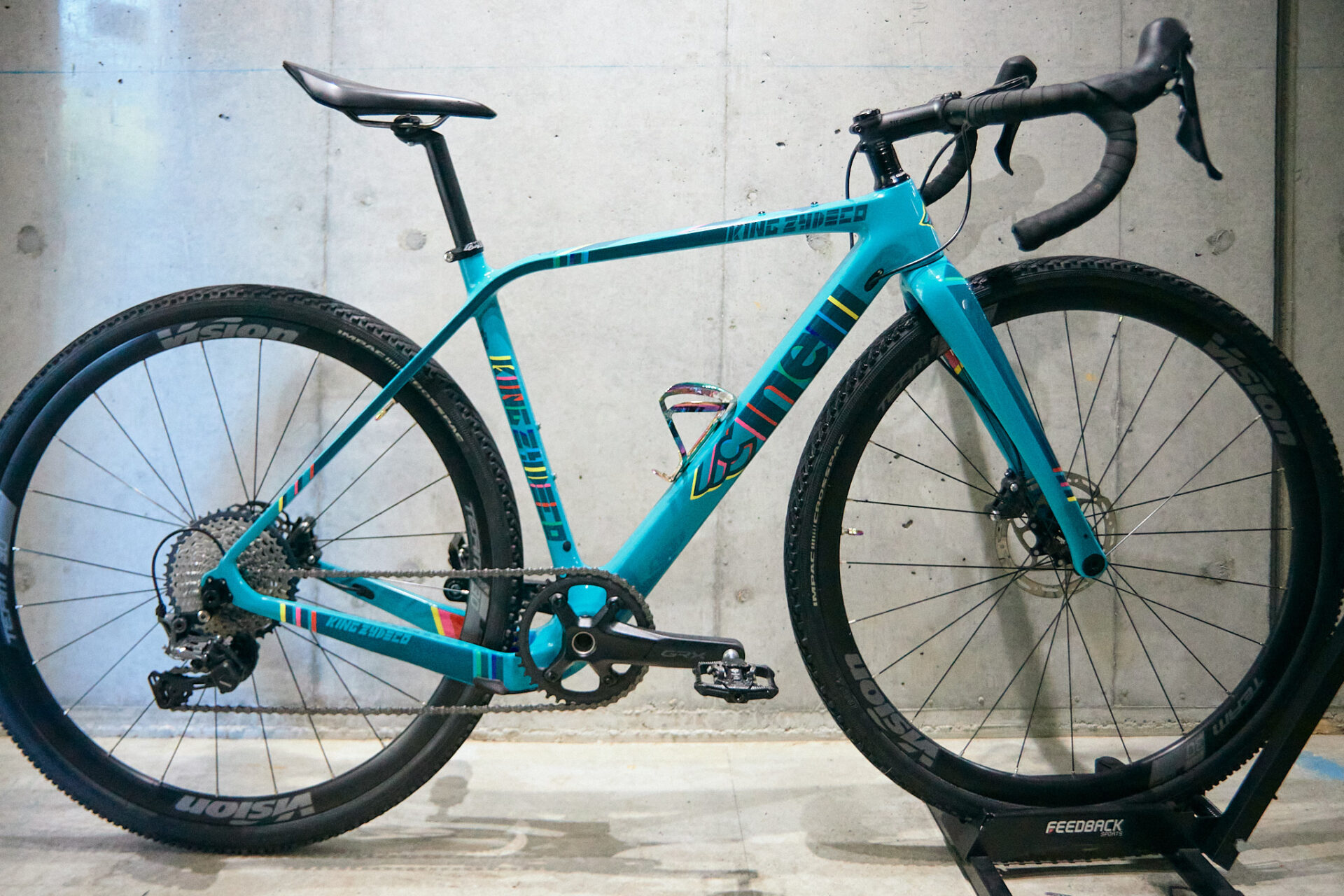 高いデザイン性とカーボンならではの高性能を兼ね備えたCINELLI KING 
