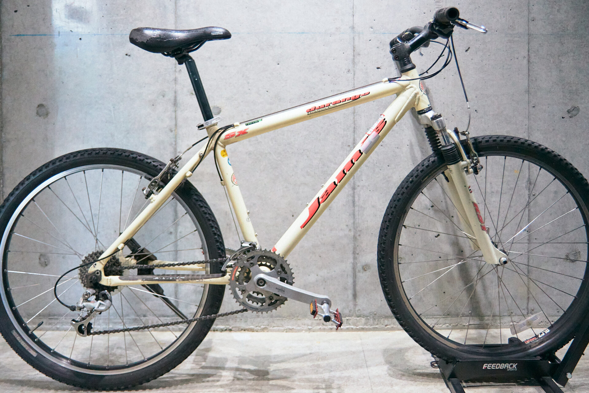 30年近く経っても色褪せないタフで男前なJamis Durango SXが入庫 